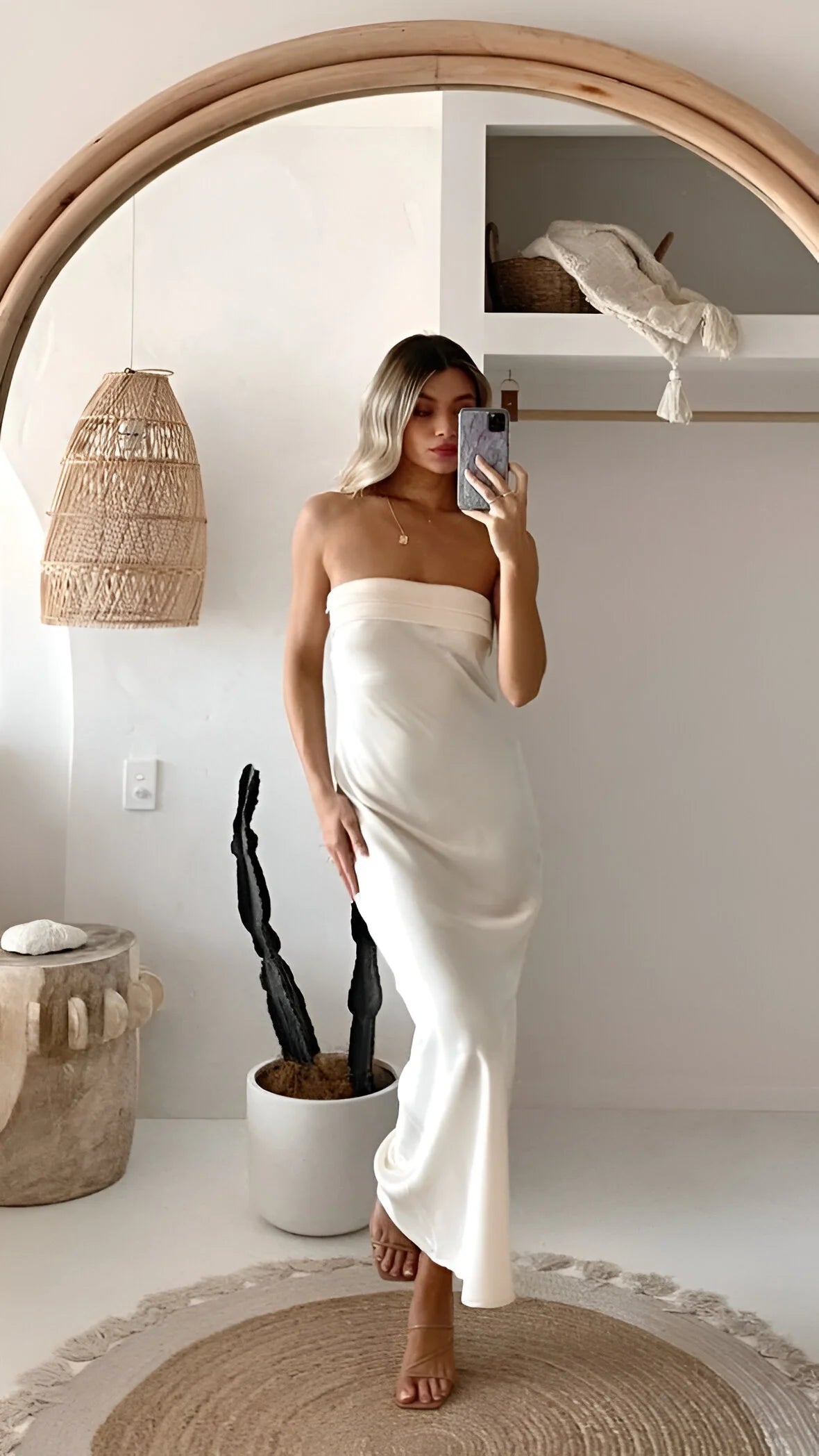 Aveline - Elegancka jedwabna sukienka z odkrytymi plecami
