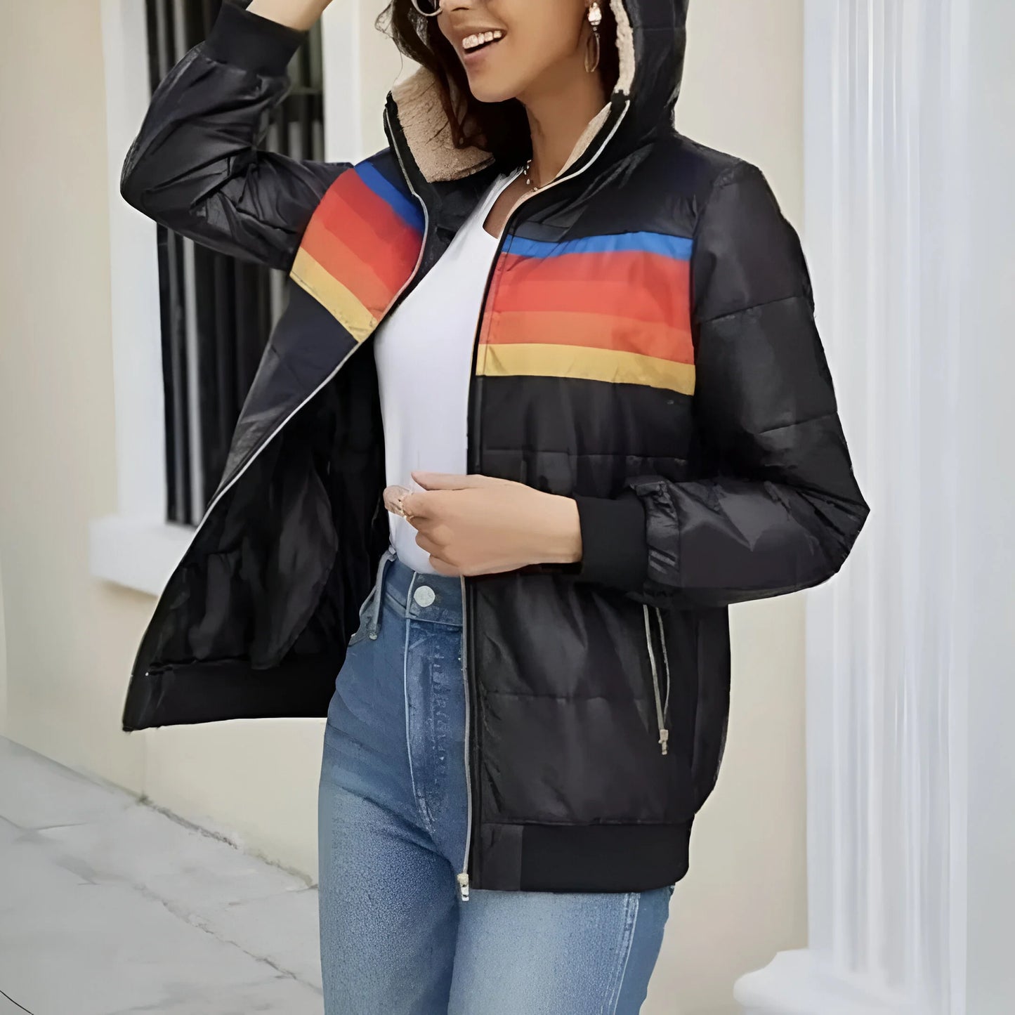 Leana – Sportowa, pikowana bluza z kapturem w paski