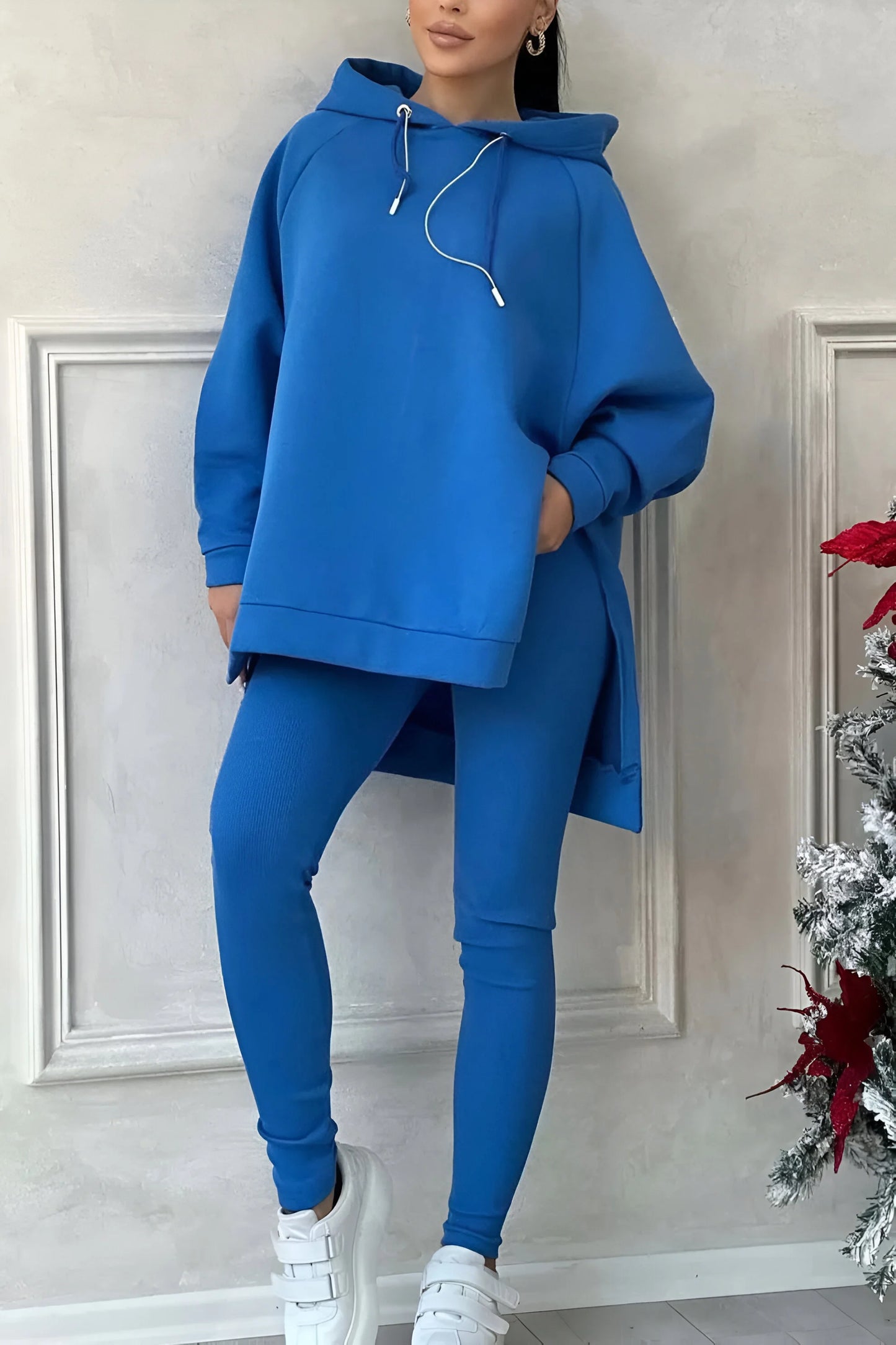 Sophie - Bluza z kapturem i joggersami z rozcięciem u dołu