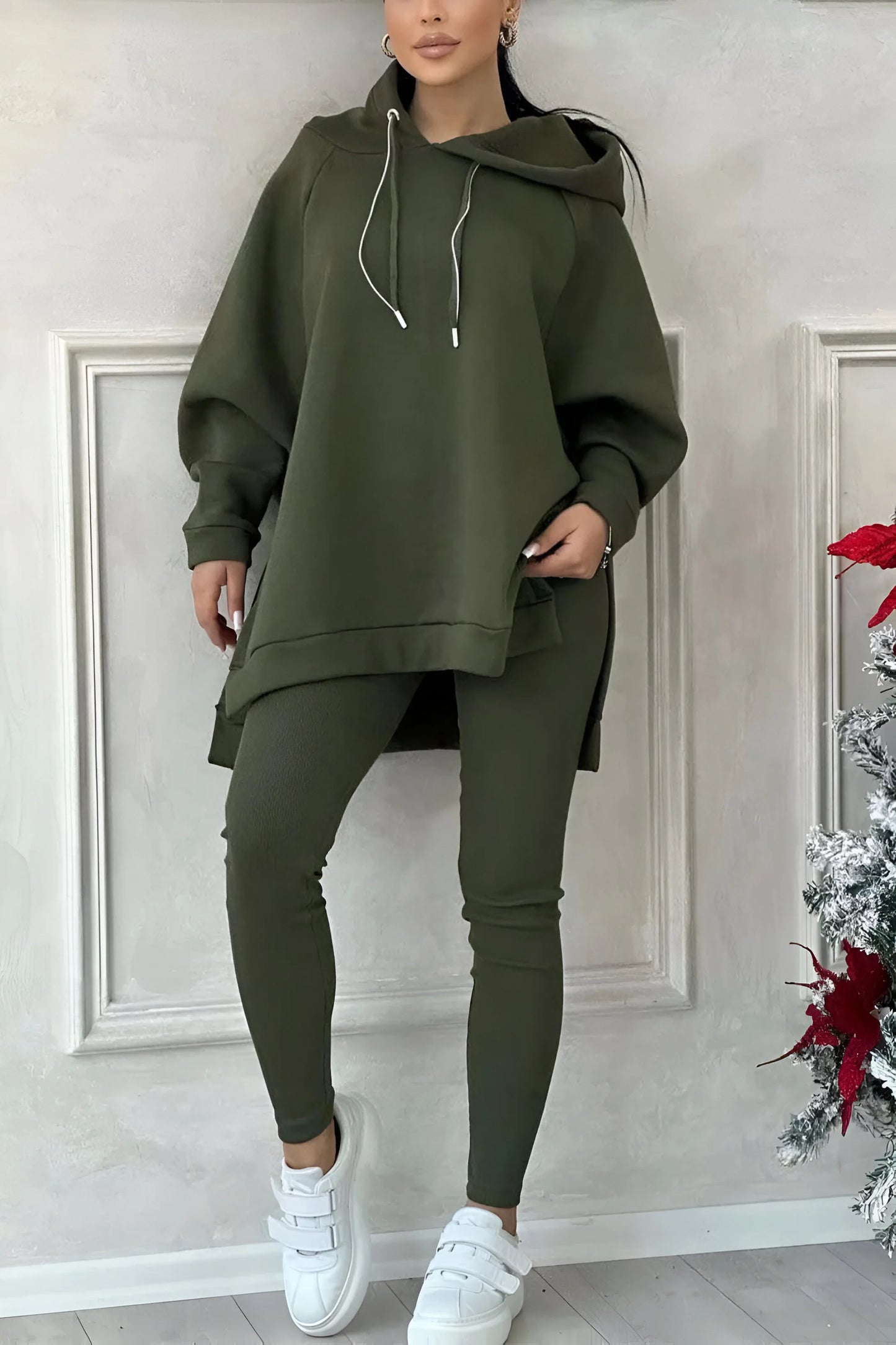 Sophie - Bluza z kapturem i joggersami z rozcięciem u dołu