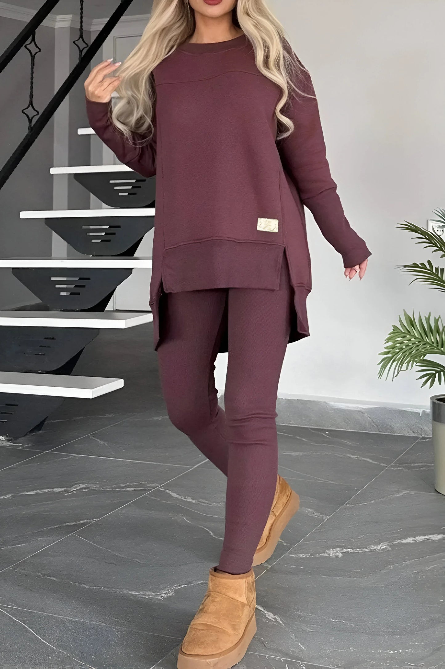 Marie - Bluza z rozcięciem i niskim stanem oraz dopasowane spodnie