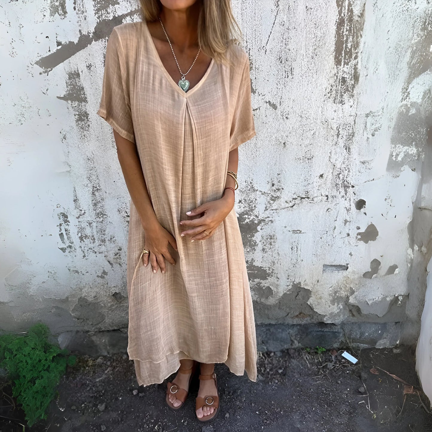 Solène – Luźna sukienka midi z dekoltem w serek