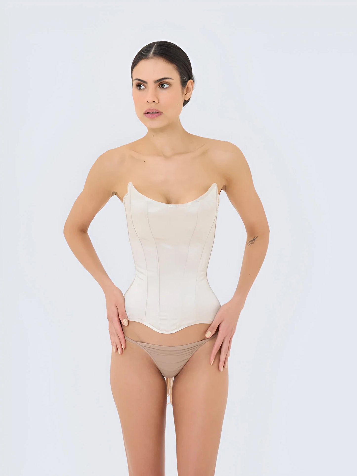 Severine – Gorset z przezroczystej siateczki zapewniający odważny i elegancki wygląd