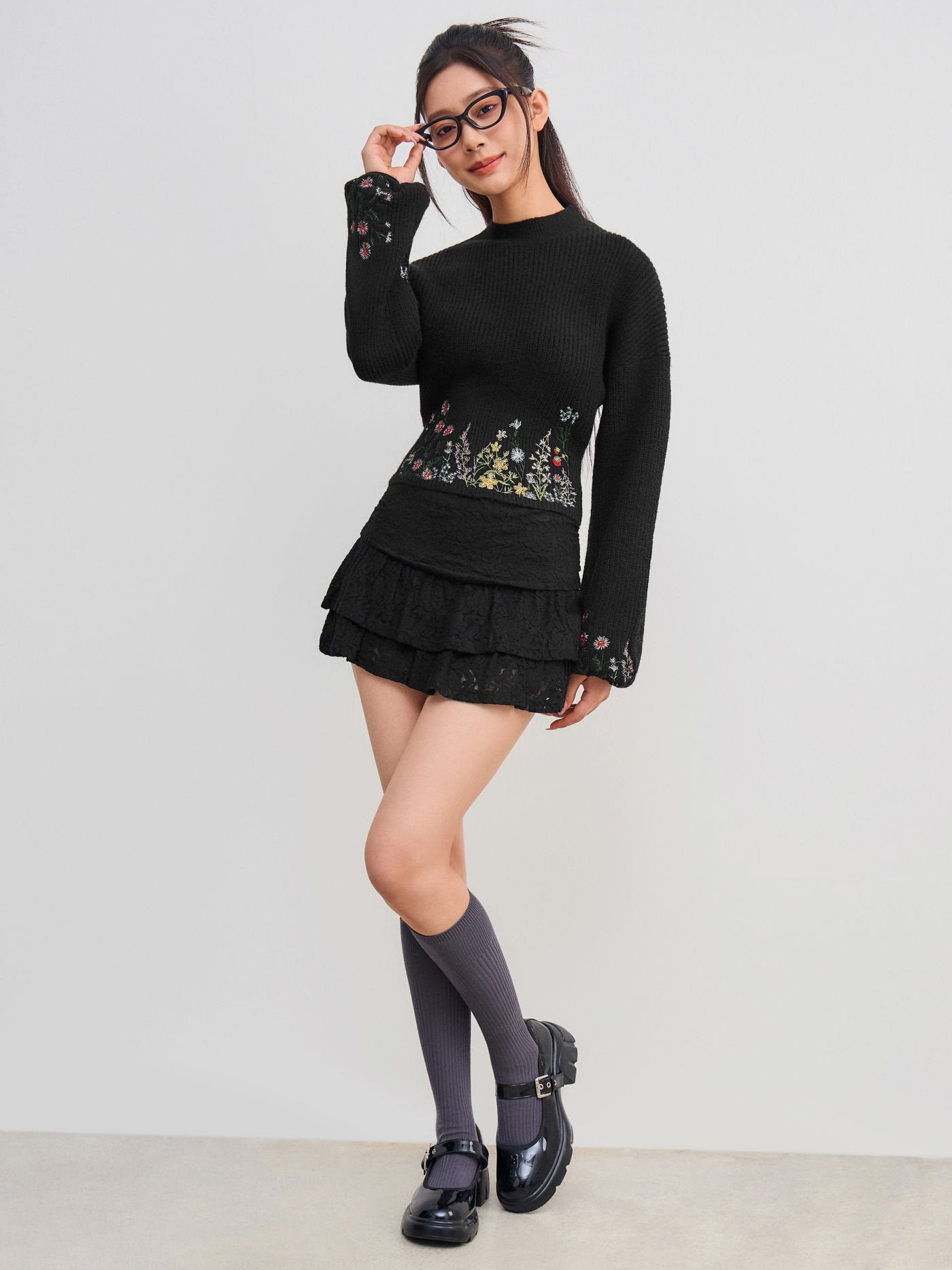 Éloïse – haftowany sweterek z dzianiny Crop