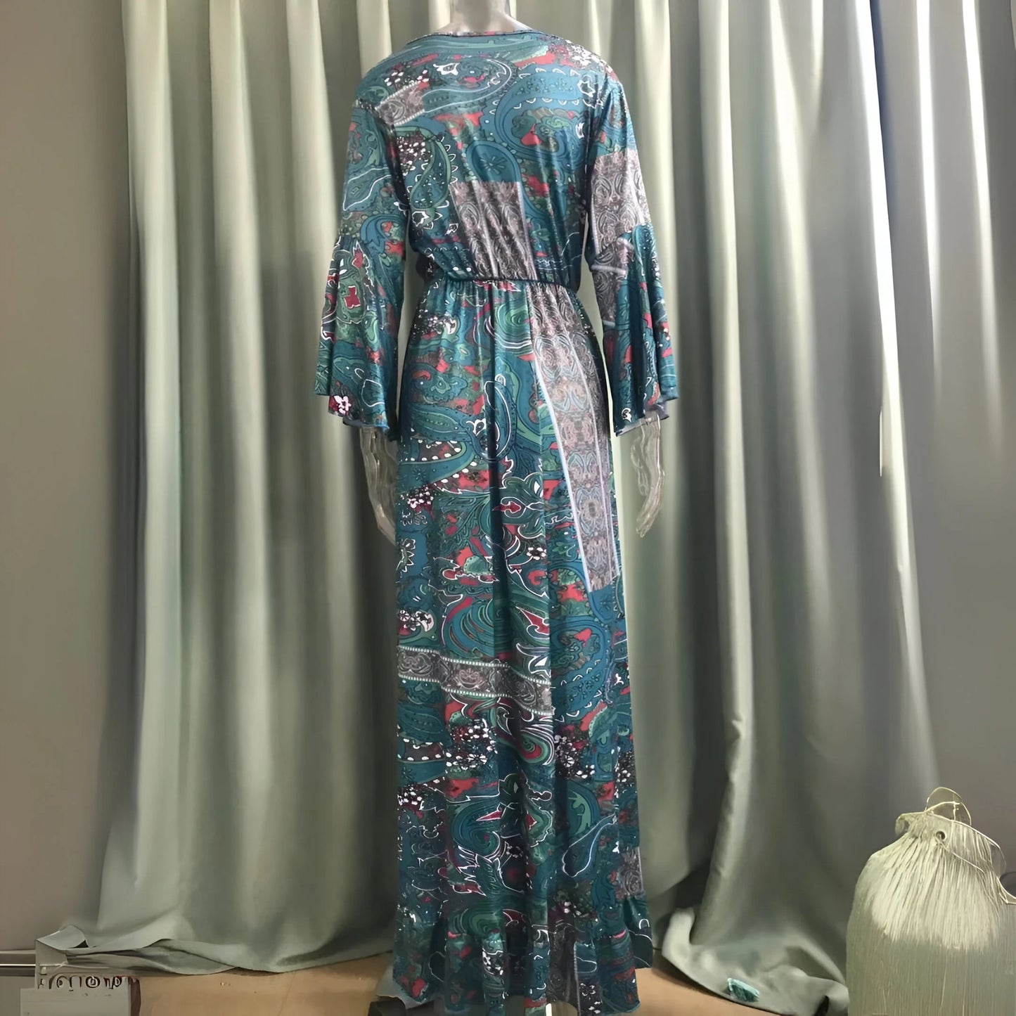 Léontine - Sukienka w stylu boho z rozkloszowanymi rękawami i kwiatowym wzorem