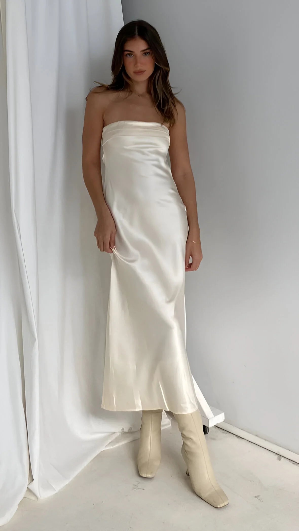 Aveline - Elegancka jedwabna sukienka z odkrytymi plecami