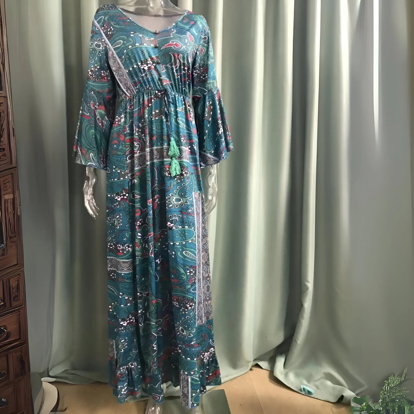 Léontine - Sukienka w stylu boho z rozkloszowanymi rękawami i kwiatowym wzorem
