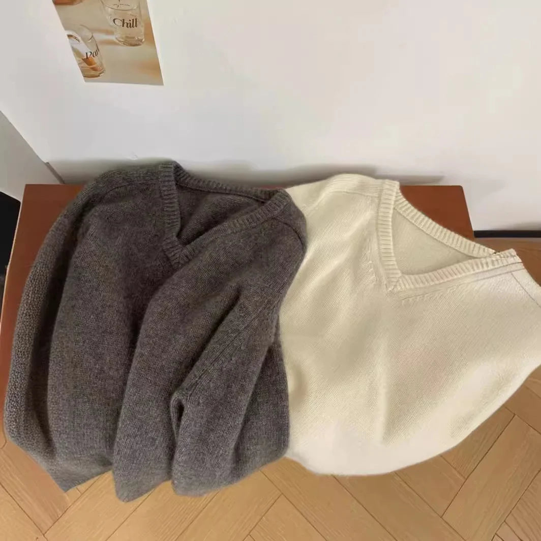 Céline - Sweter z czystej wełny z dekoltem w serek