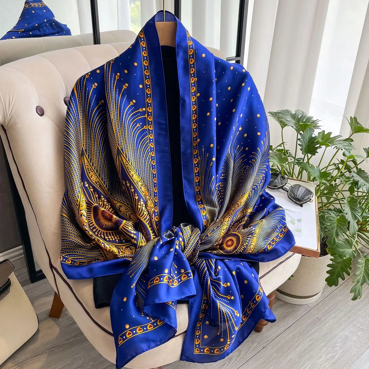 Celine - Luksusowy szalik z satyny jedwabnej Peacock Design
