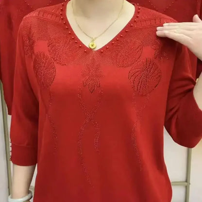 Renée – haftowany sweter z dekoltem w serek