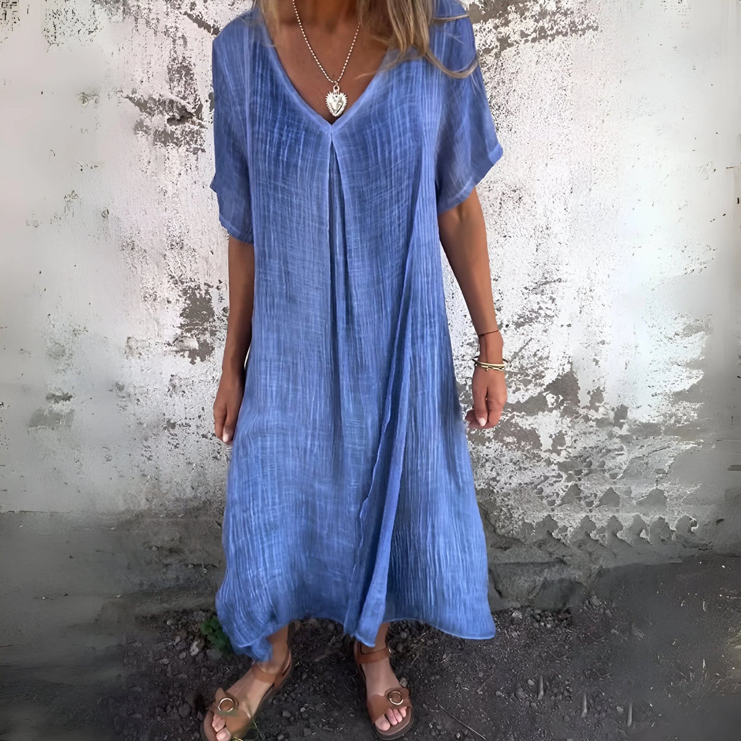 Solène – Relaxed V-Neck Midi Dress
