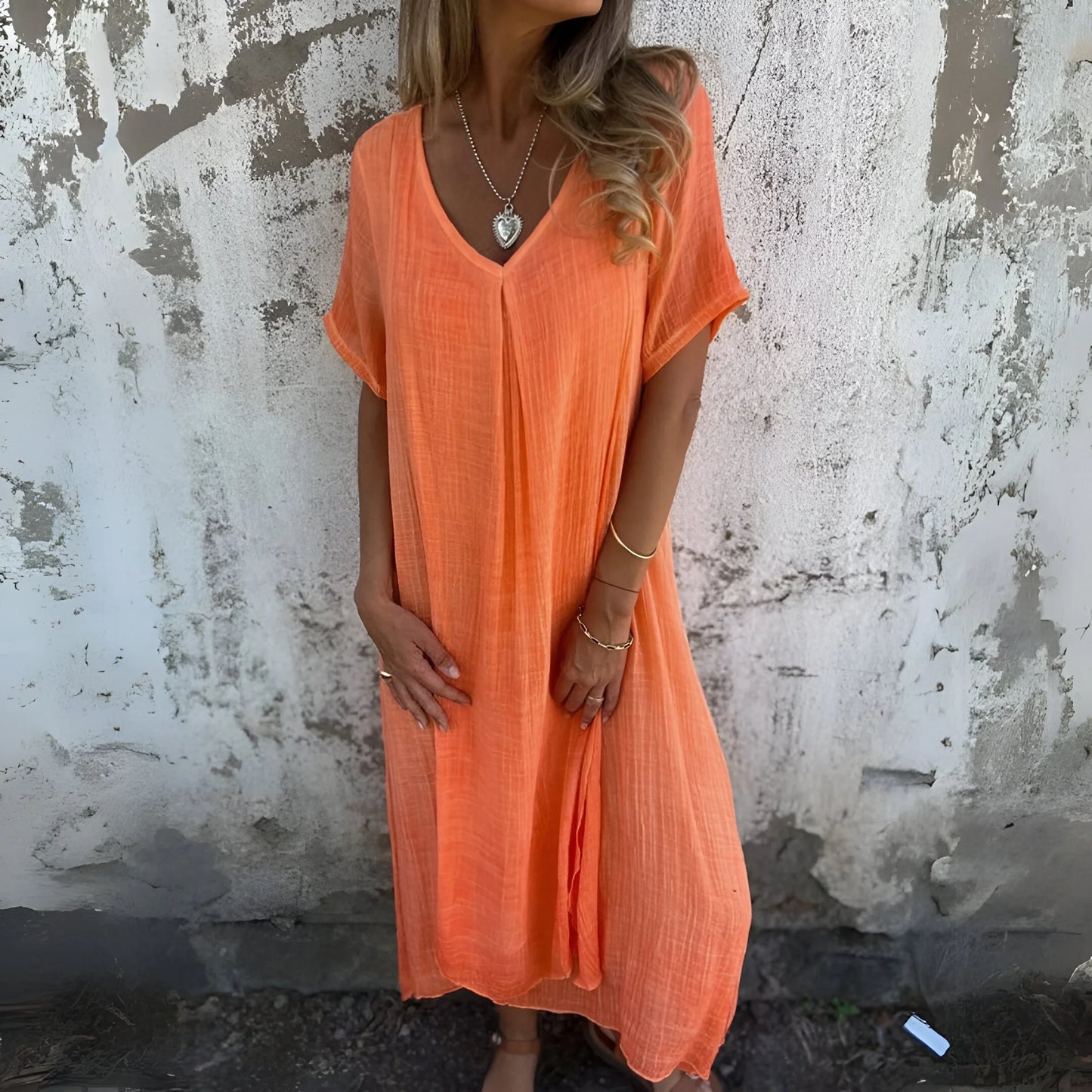 Solène – Relaxed V-Neck Midi Dress