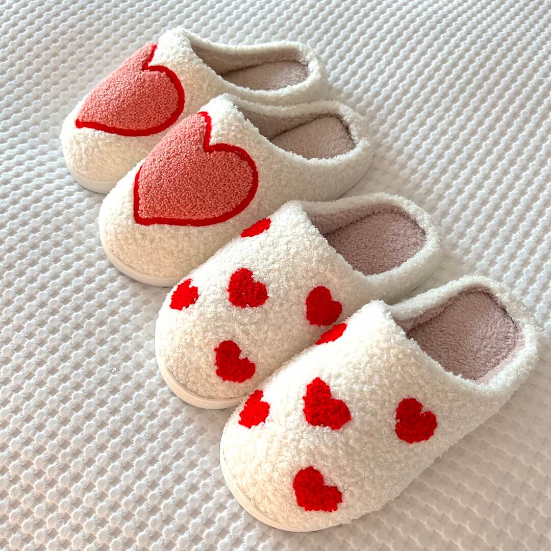 Amelisse – Heart Plush Slippers for Cozy Comfort