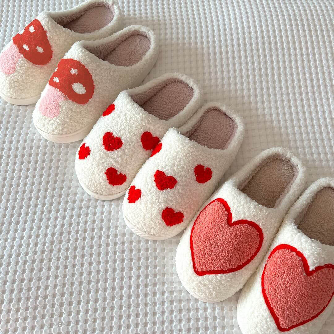 Amelisse – Heart Plush Slippers for Cozy Comfort