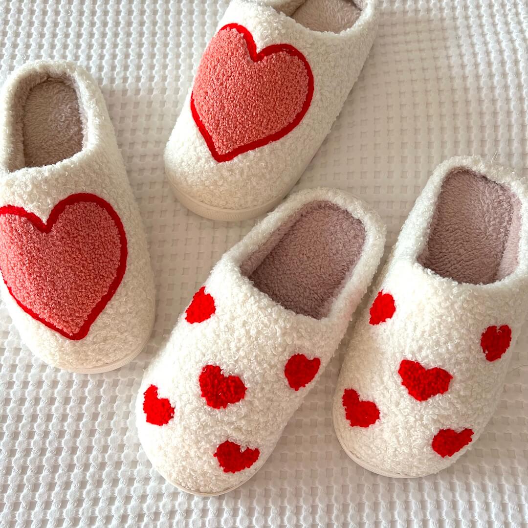 Amelisse – Heart Plush Slippers for Cozy Comfort