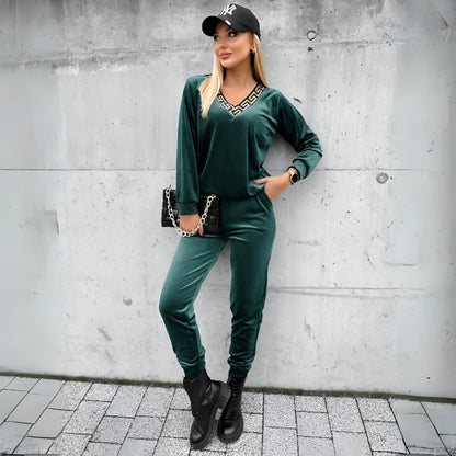 Welwetowy dres z dekoltem w serek dla kobiet