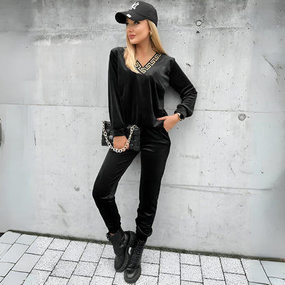 Welwetowy dres z dekoltem w serek dla kobiet