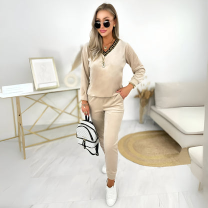 Welwetowy dres z dekoltem w serek dla kobiet